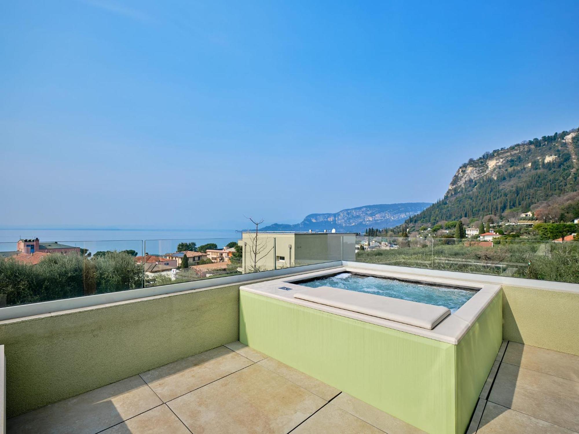 Villa Sunny Lake Suites Бардолино Экстерьер фото