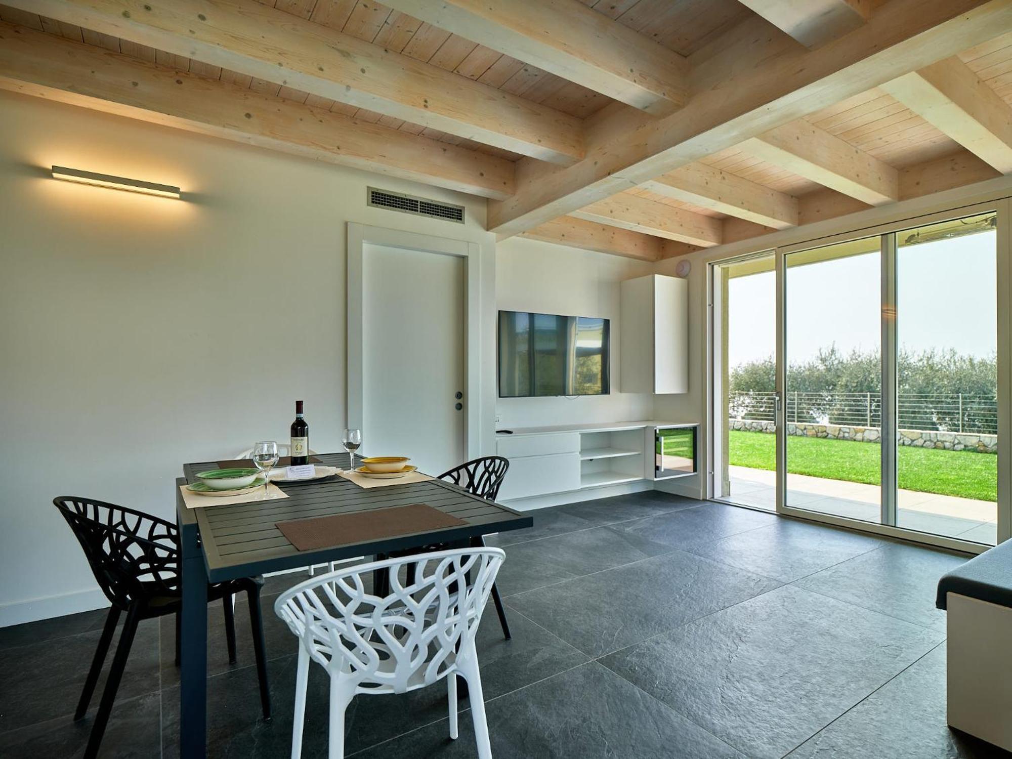 Villa Sunny Lake Suites Бардолино Экстерьер фото