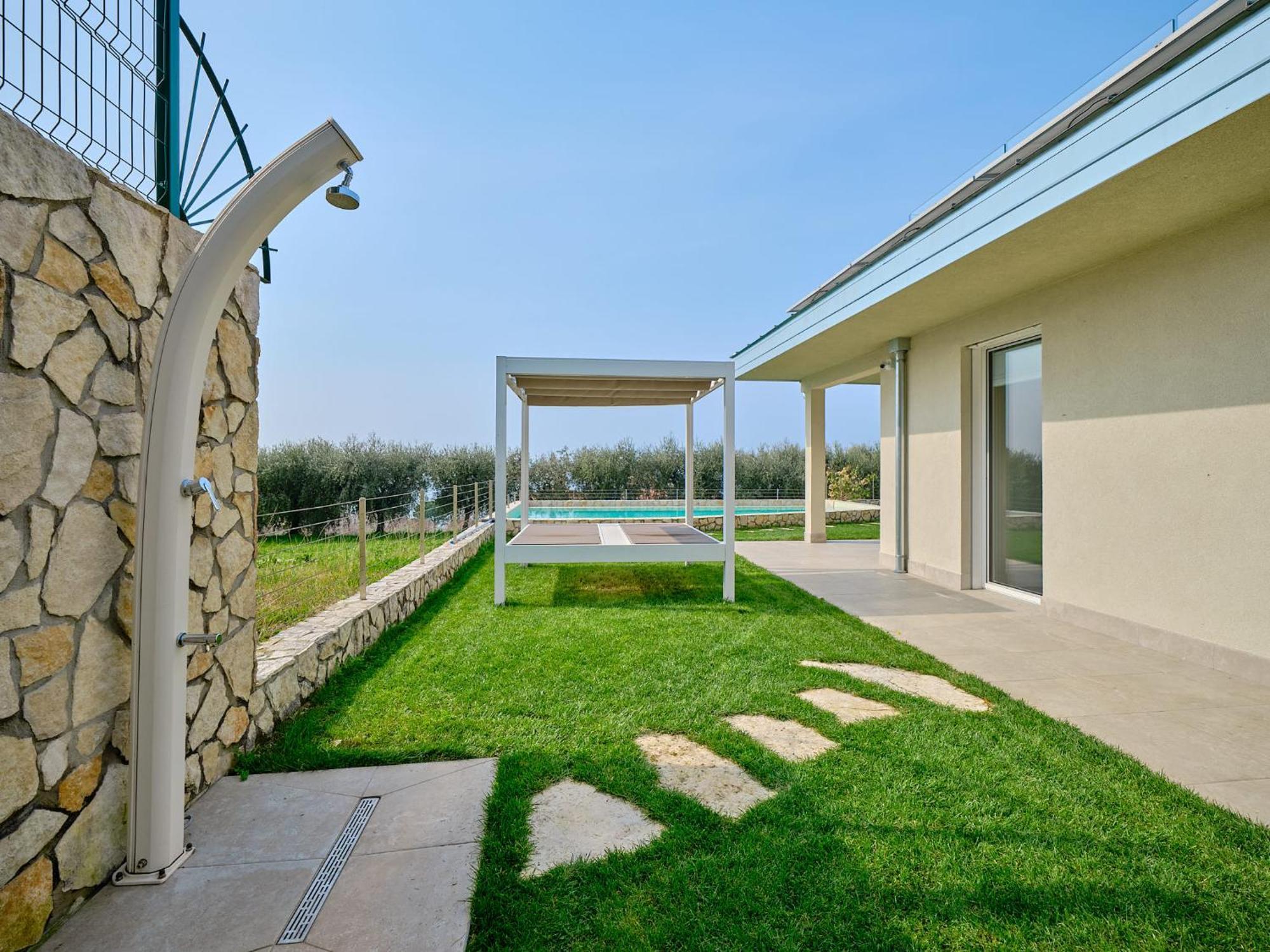 Villa Sunny Lake Suites Бардолино Экстерьер фото